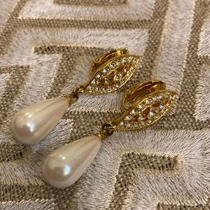 FINAL PRICE 
Rhinestone Pearl Drop Bridal Earrings
